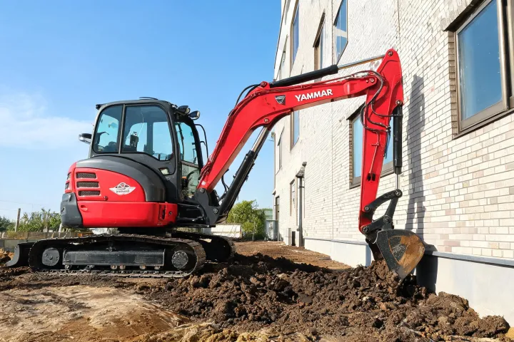 Yanmar ViO-class mini excavator on urban site